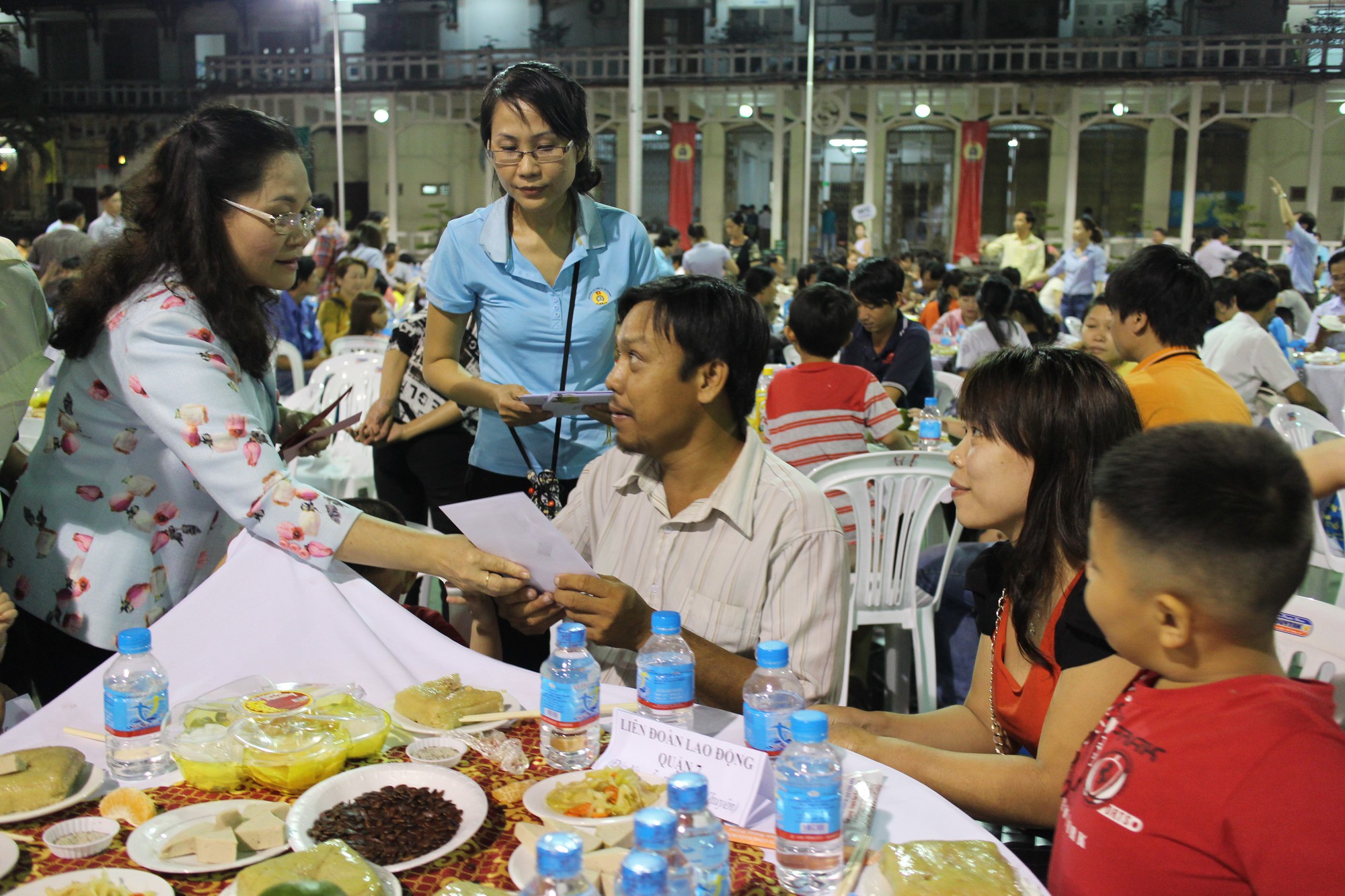 Mong chờ bữa tiệc cuối năm