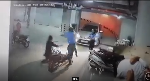 Bắt được bảo vệ chung cư hành hung dã man cụ ông