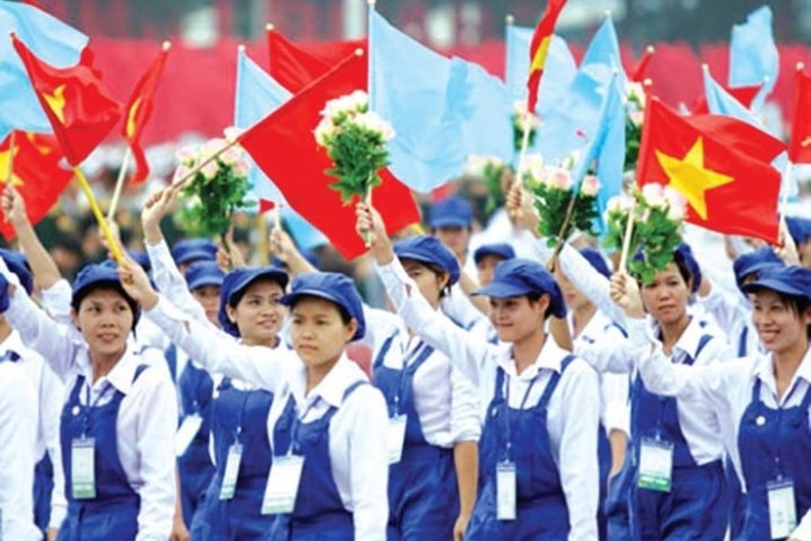 Vẽ tranh cổ động chào mừng Đại hội Công đoàn Việt Nam
