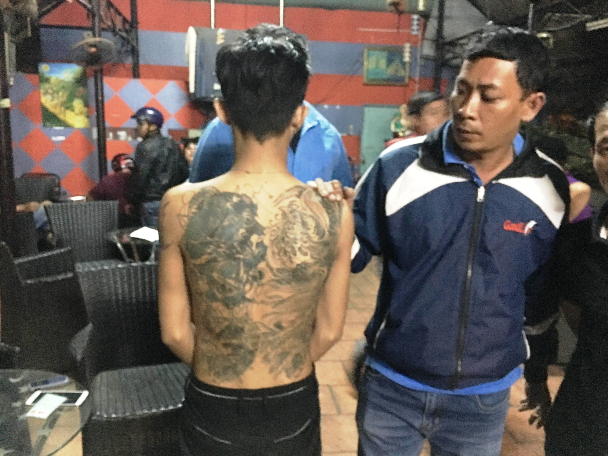 Giao thừa, "hiệp sĩ" rượt bắt cướp giật giỏ xách
