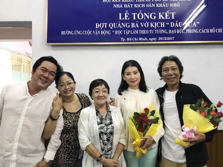 NSƯT Mỹ Uy&ecirc;n, đạo diễn Ch&aacute;nh Trực l&ecirc;n chức - Ảnh 3.