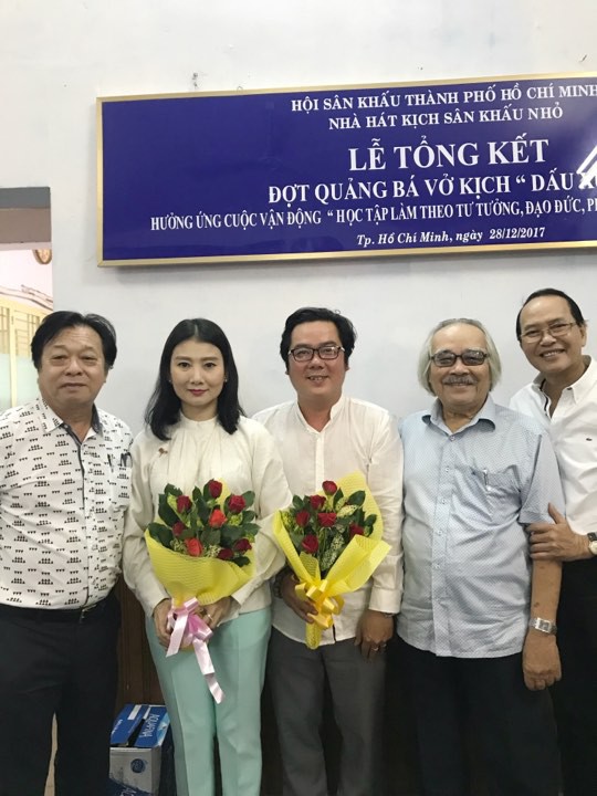 NSƯT Mỹ Uy&ecirc;n, đạo diễn Ch&aacute;nh Trực l&ecirc;n chức - Ảnh 2.