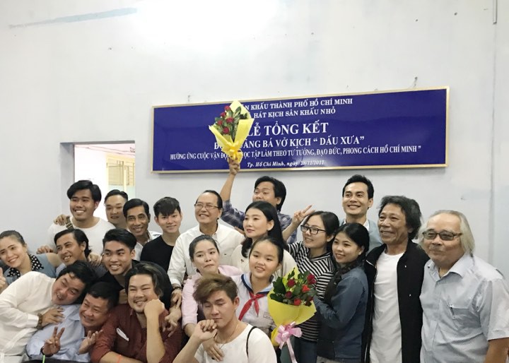 NSƯT Mỹ Uy&ecirc;n, đạo diễn Ch&aacute;nh Trực l&ecirc;n chức - Ảnh 4.