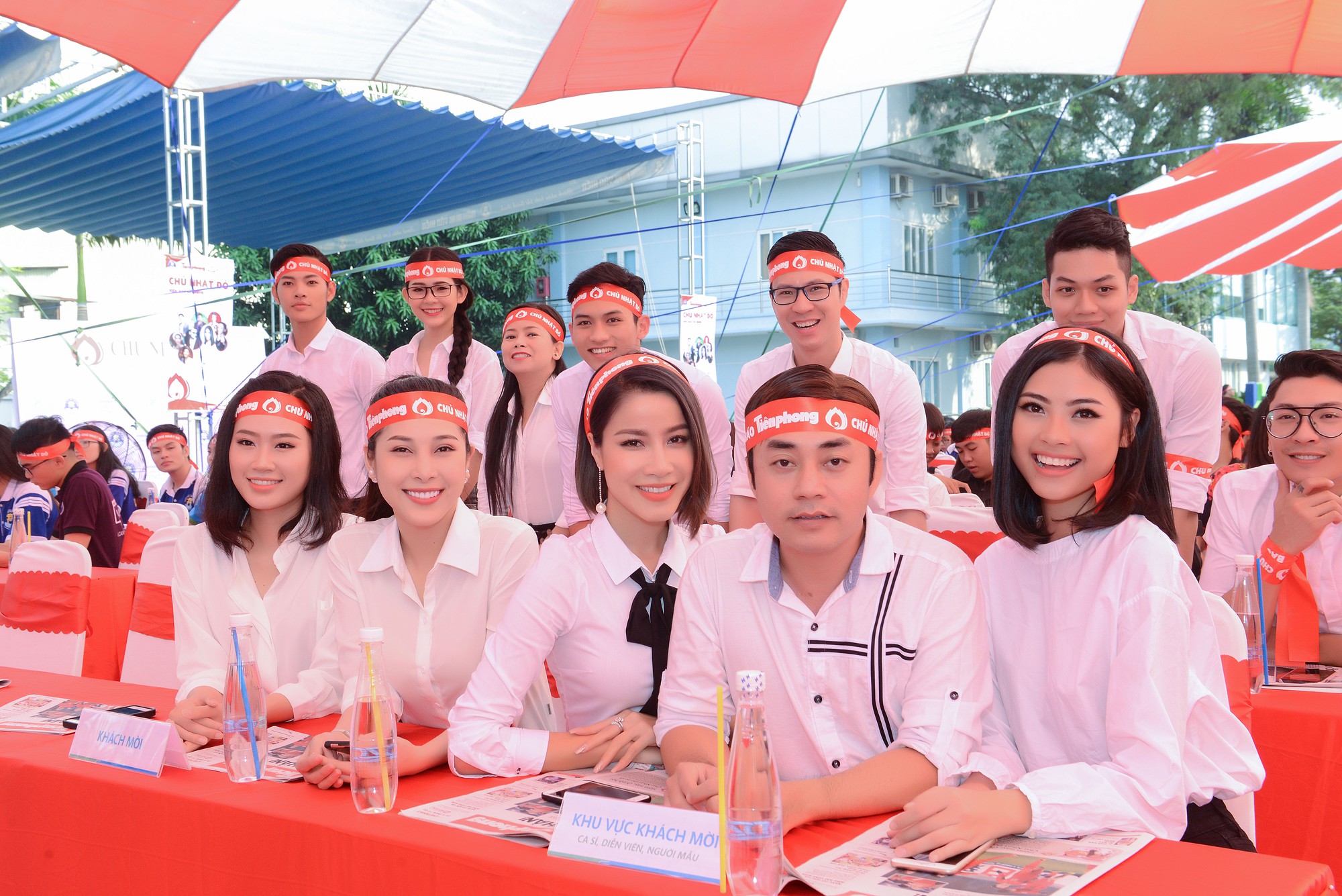 Người đẹp biển Đào Thị Hà hiến máu ngày Chủ nhật Đỏ - Ảnh 3.