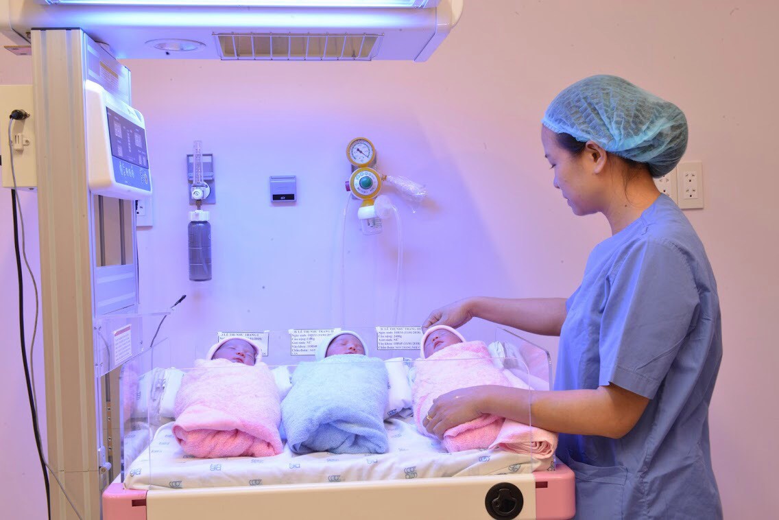 Hy hữu ca sinh ba, một trai, hai gái