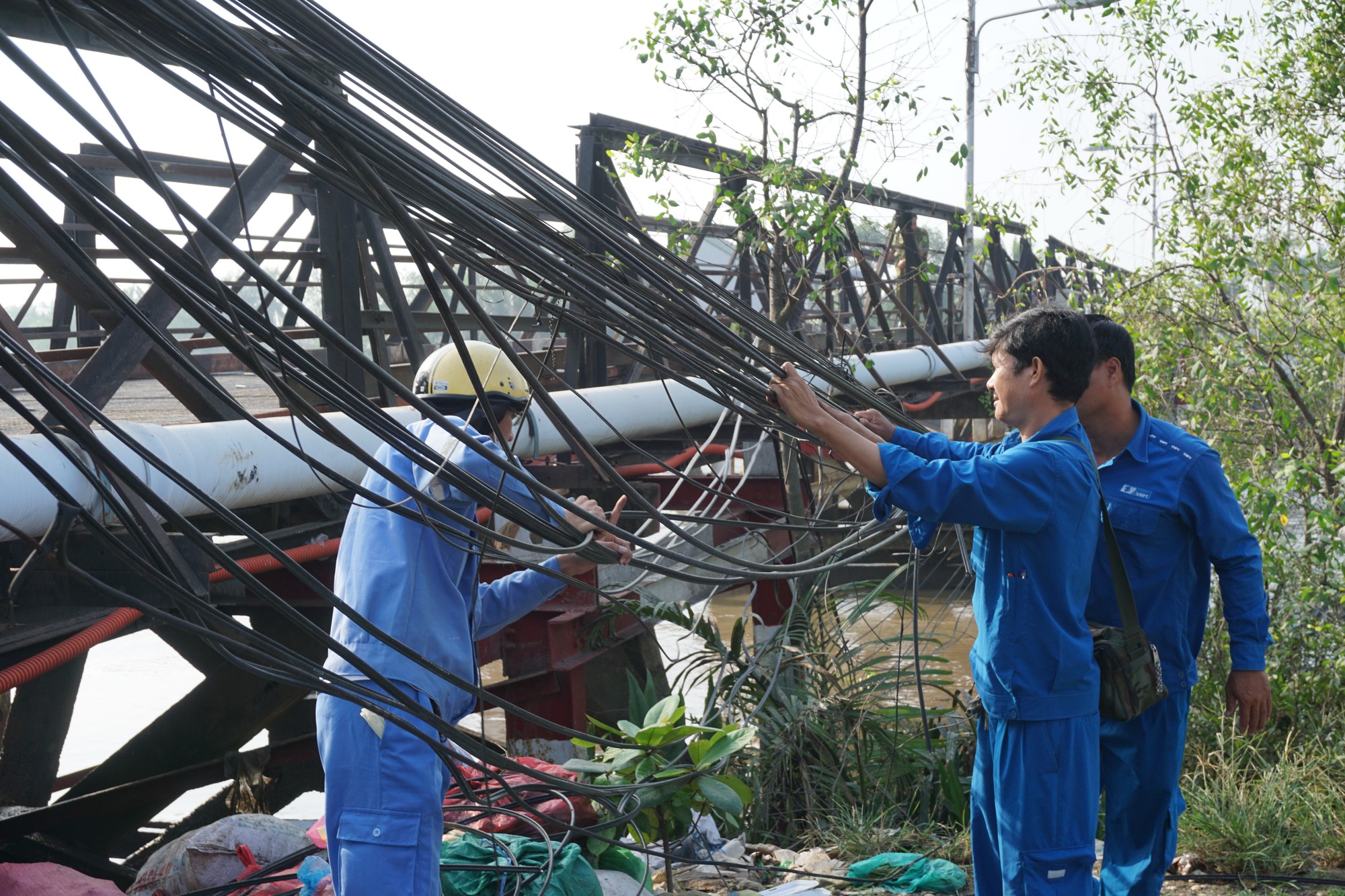 Sập cầu Long Kiểng: Giao th&ocirc;ng đứt đoạn, hướng đi mới thế n&agrave;o? - Ảnh 1.