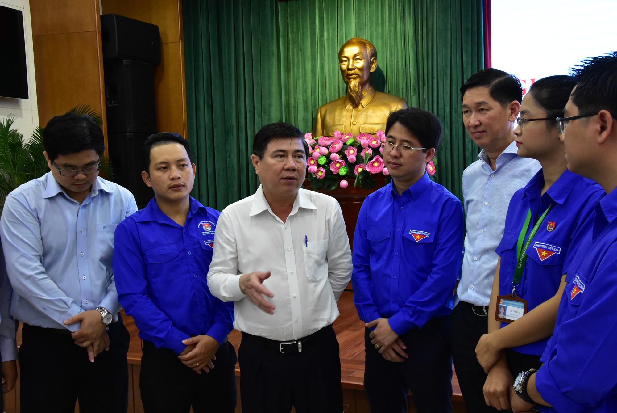Công chức trẻ vẫn phải... nhờ mẹ nuôi