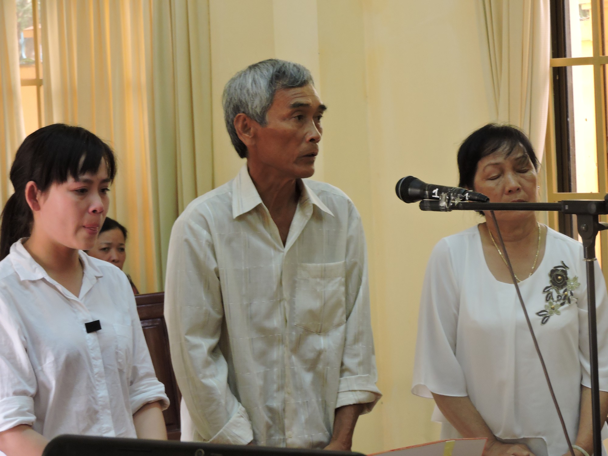 Trả hồ sơ vụ nguy&ecirc;n sĩ quan c&ocirc;ng an gọi em đến ch&eacute;m người - Ảnh 3.