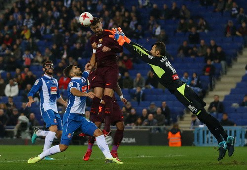 Messi hỏng phạt đền, Barcelona thua sốc Espanyol