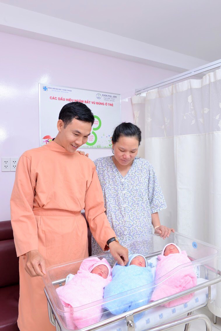 Hy hữu ca sinh ba, một trai, hai gái - Ảnh 2.