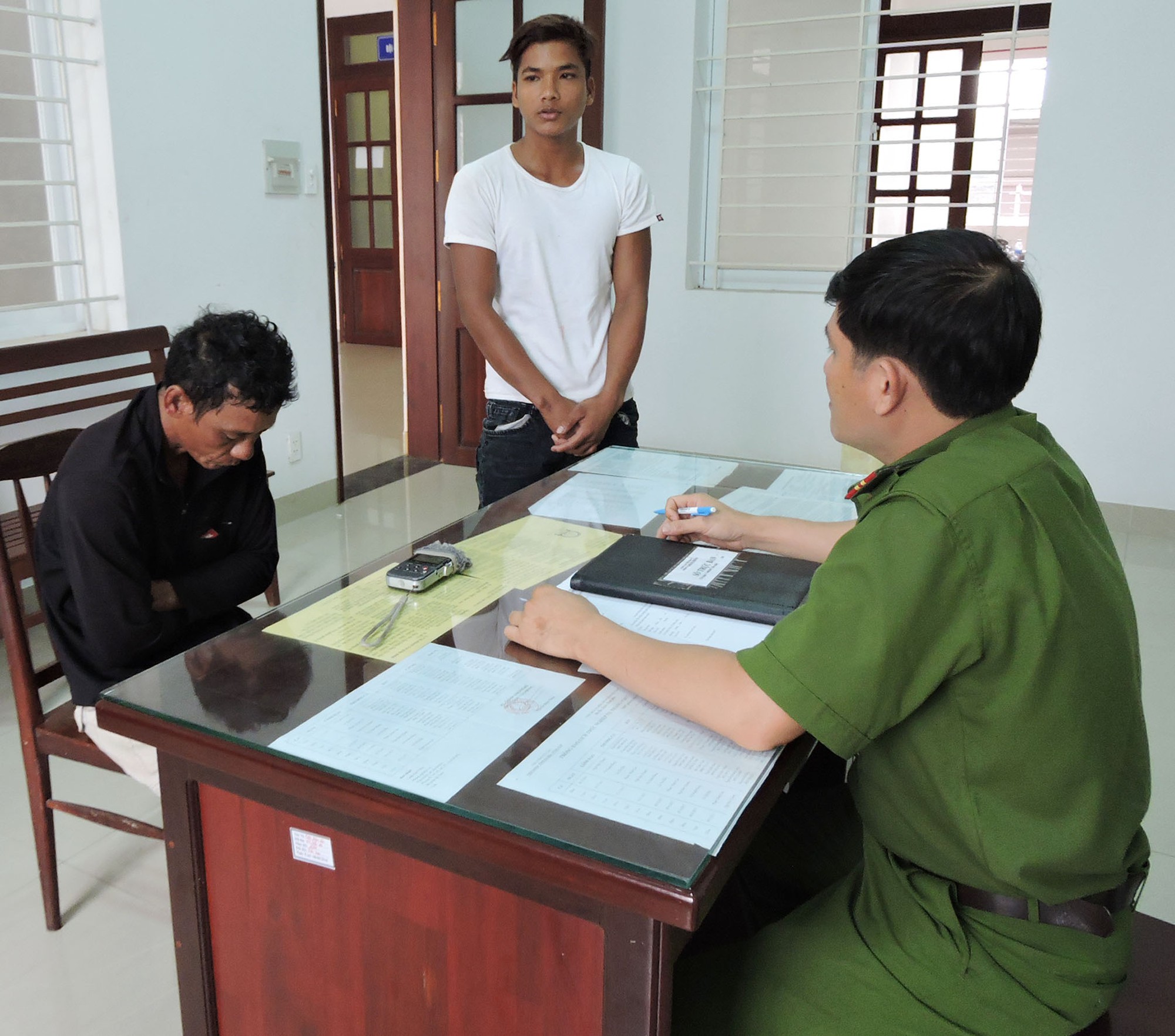 4 cha con đâm chết người vì mâu thuẫn nhỏ