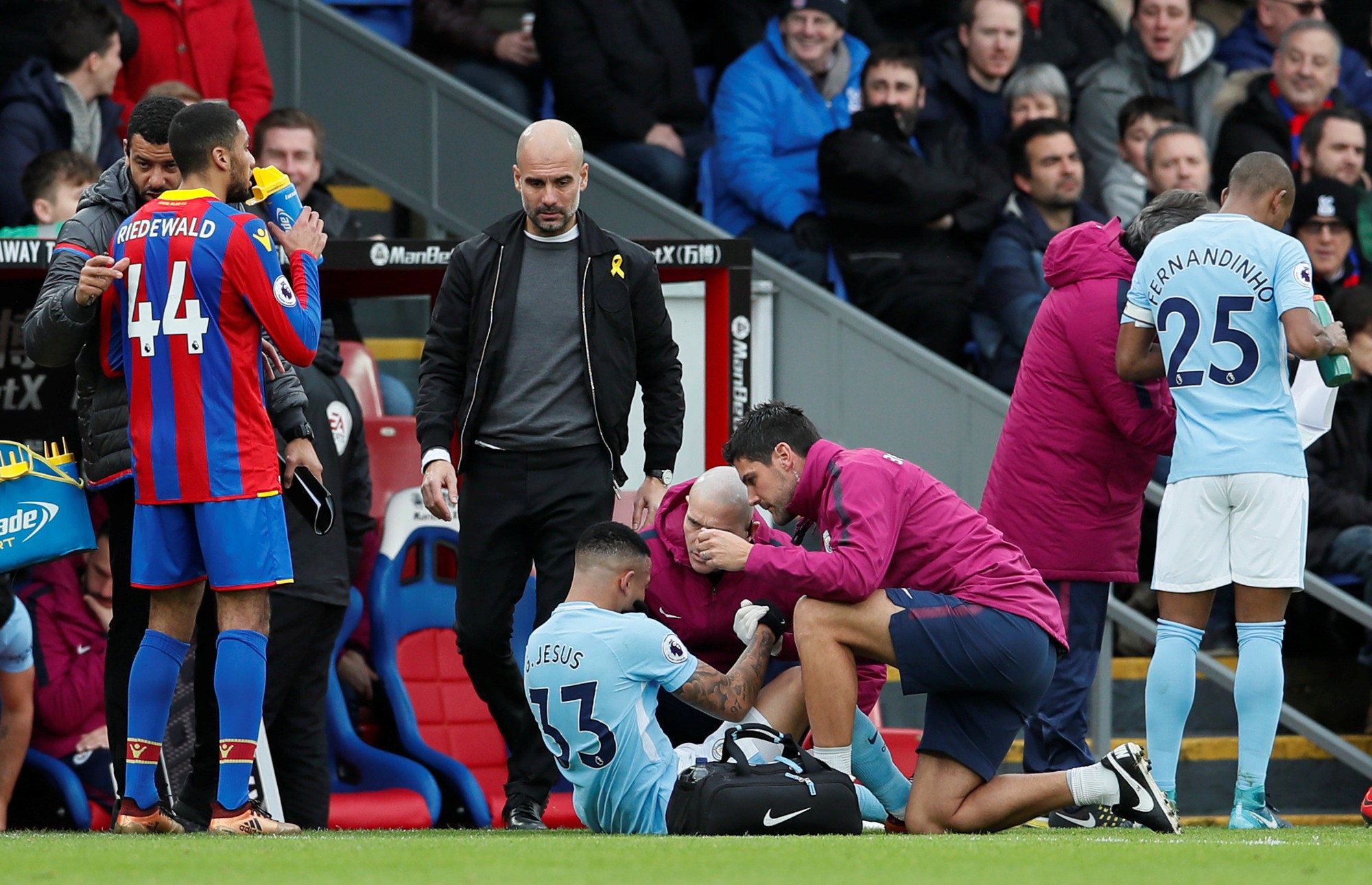 Xem Guardiola vá "lỗ thủng"