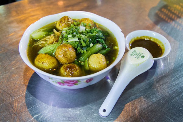 Lạc lối trong khu Chinatown đẹp mê mẩn giữa Sài Gòn - Ảnh 12.