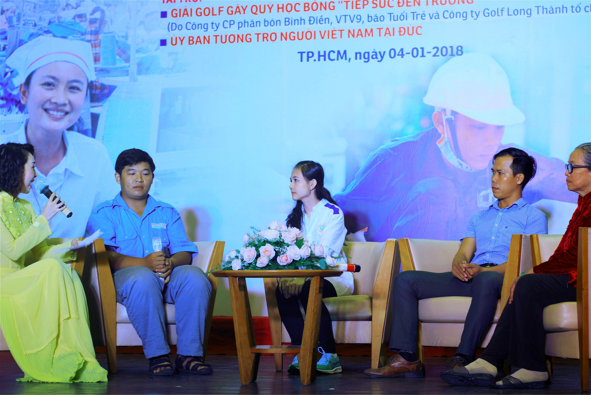 Trao 424 triệu đồng cho học viên trường nghề vượt khó, học giỏi