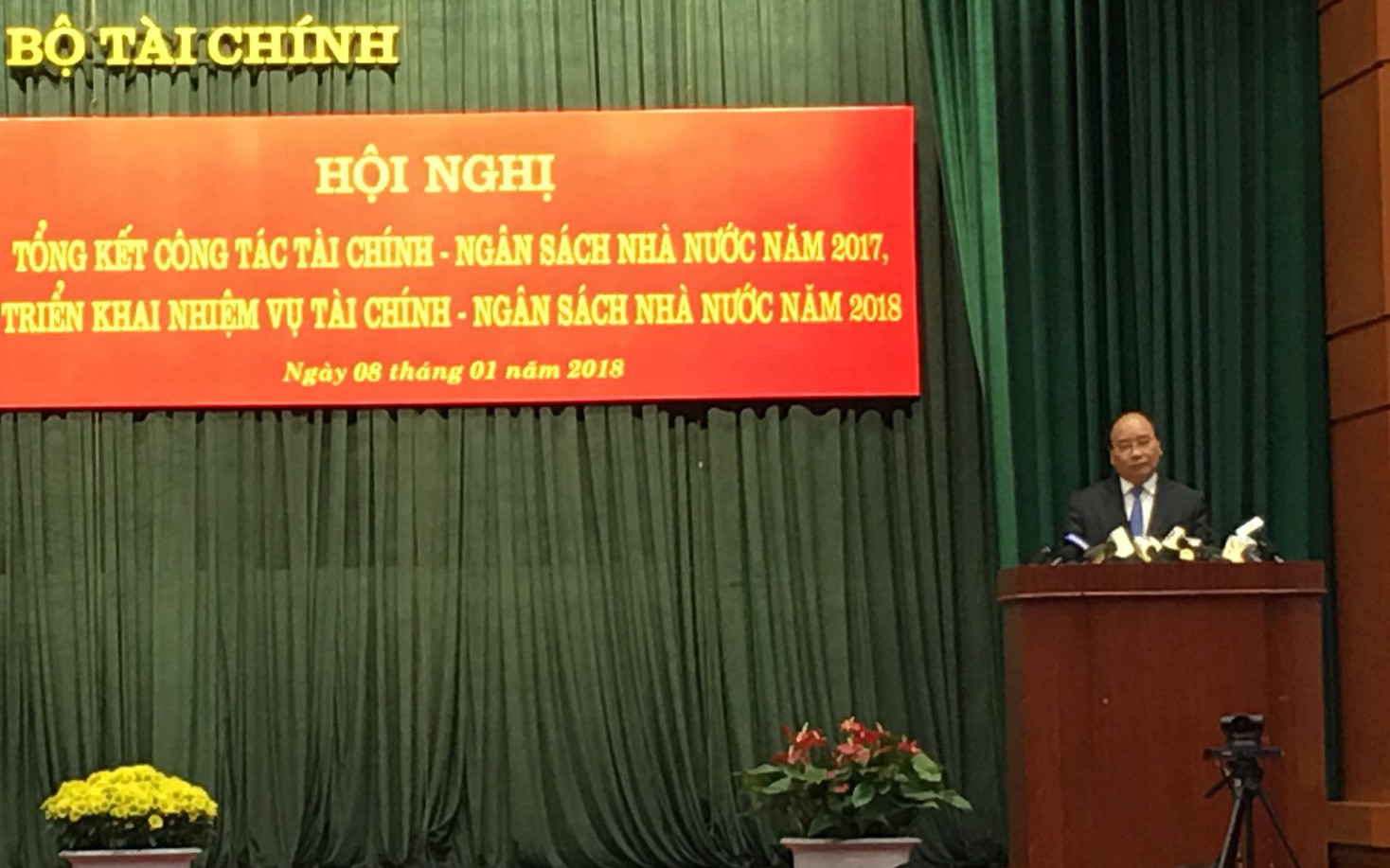 Thủ tướng: B&aacute;n nh&agrave; c&ocirc;ng sản cho Vũ nh&ocirc;m, nh&agrave; nước được g&igrave;? - Ảnh 1.