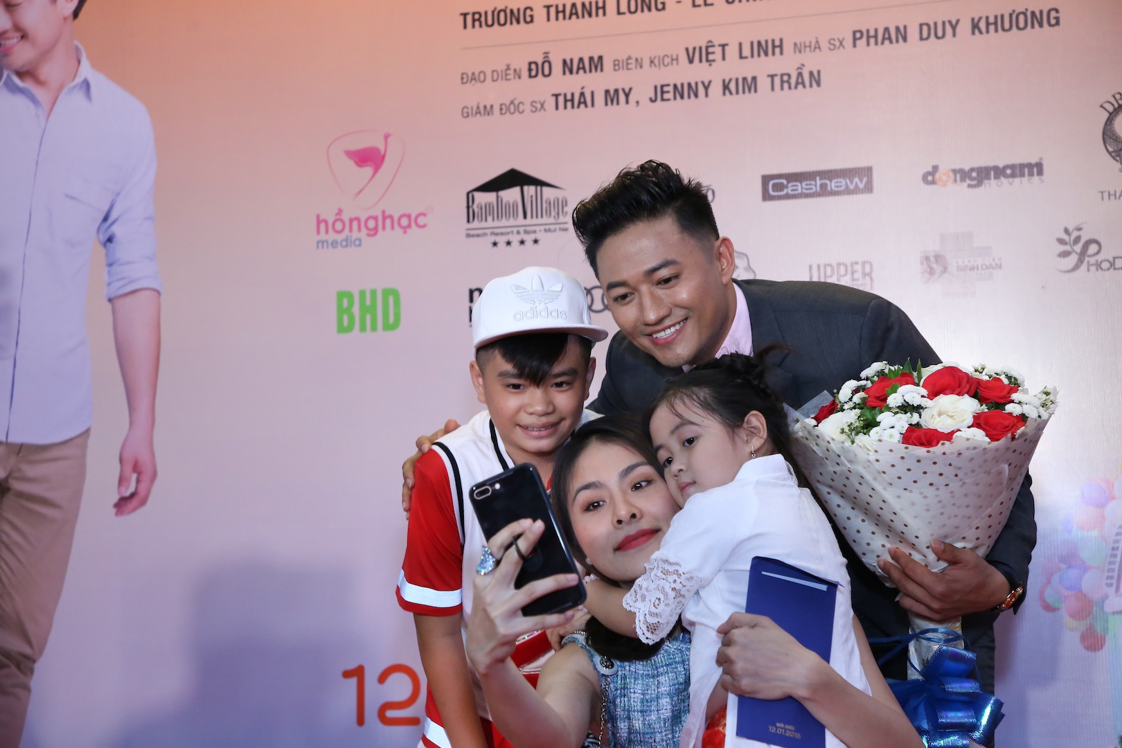Sao Việt tụ hội ch&uacute;c mừng cha con Qu&yacute; B&igrave;nh - Ảnh 4.