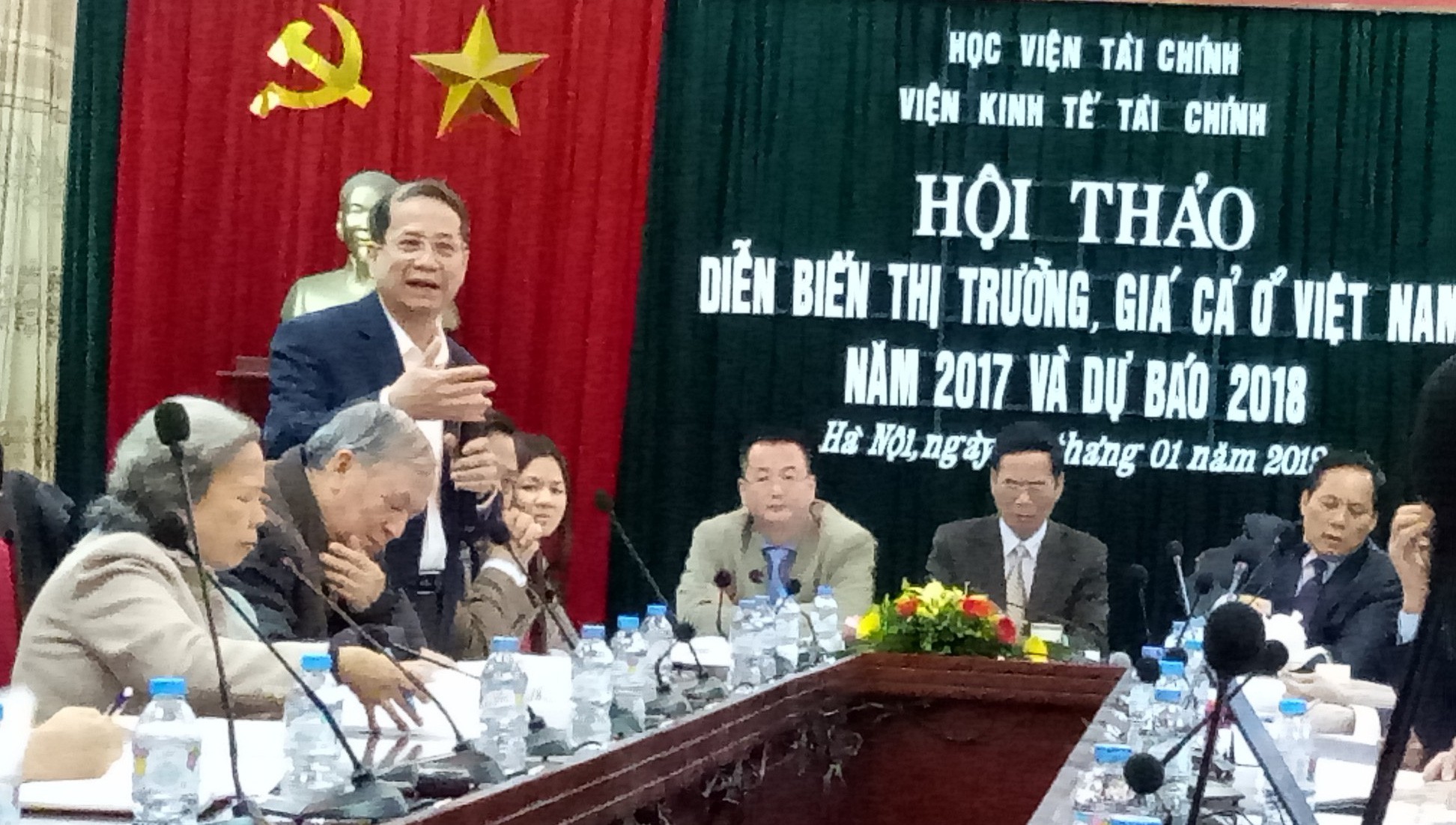 Thả nổi giá xăng RON 95 có do nhóm lợi ích?