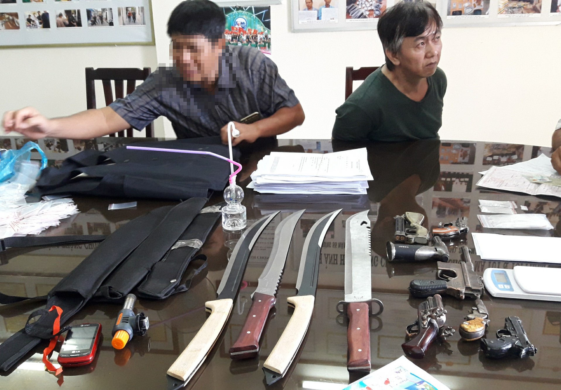 Bắt Thiềng "Ngọc Quế" bán ma túy trong quán cơm, thu giữ nhiều "hàng nóng"