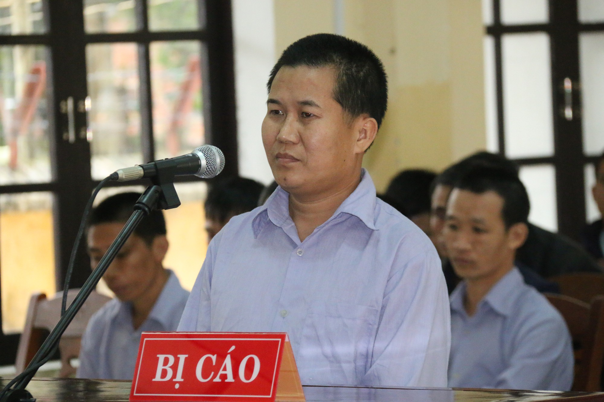 Phá rừng làm quà biếu, phó đồn biên phòng bị đề nghị 30-42 tháng tù