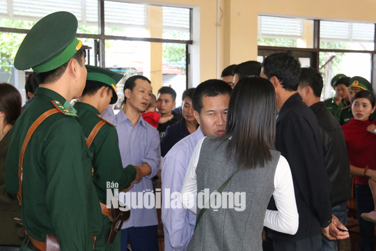 X&eacute;t xử vụ ph&aacute; rừng pơ mu: Trả hồ sơ v&igrave; vi phạm nghi&ecirc;m trọng tố tụng - Ảnh 4.