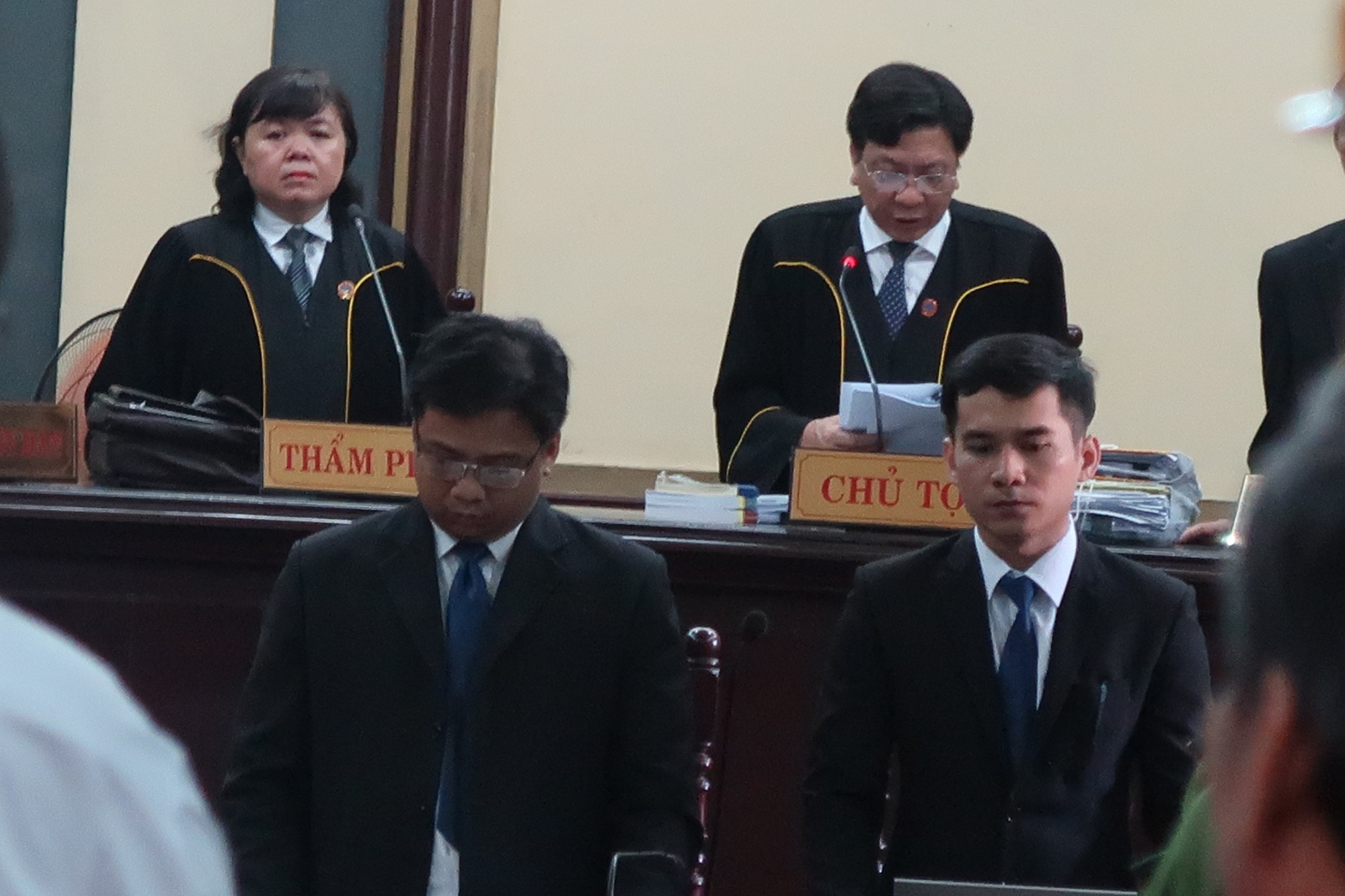 T&ograve;a xử đại &aacute;n Trầm B&ecirc;: Trầm B&ecirc; vui vẻ, Phạm C&ocirc;ng Danh than mệt - Ảnh 2.