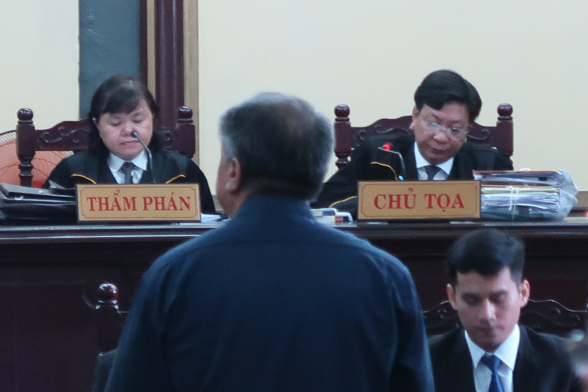T&ograve;a xử đại &aacute;n Trầm B&ecirc;: Trầm B&ecirc; vui vẻ, Phạm C&ocirc;ng Danh than mệt - Ảnh 3.
