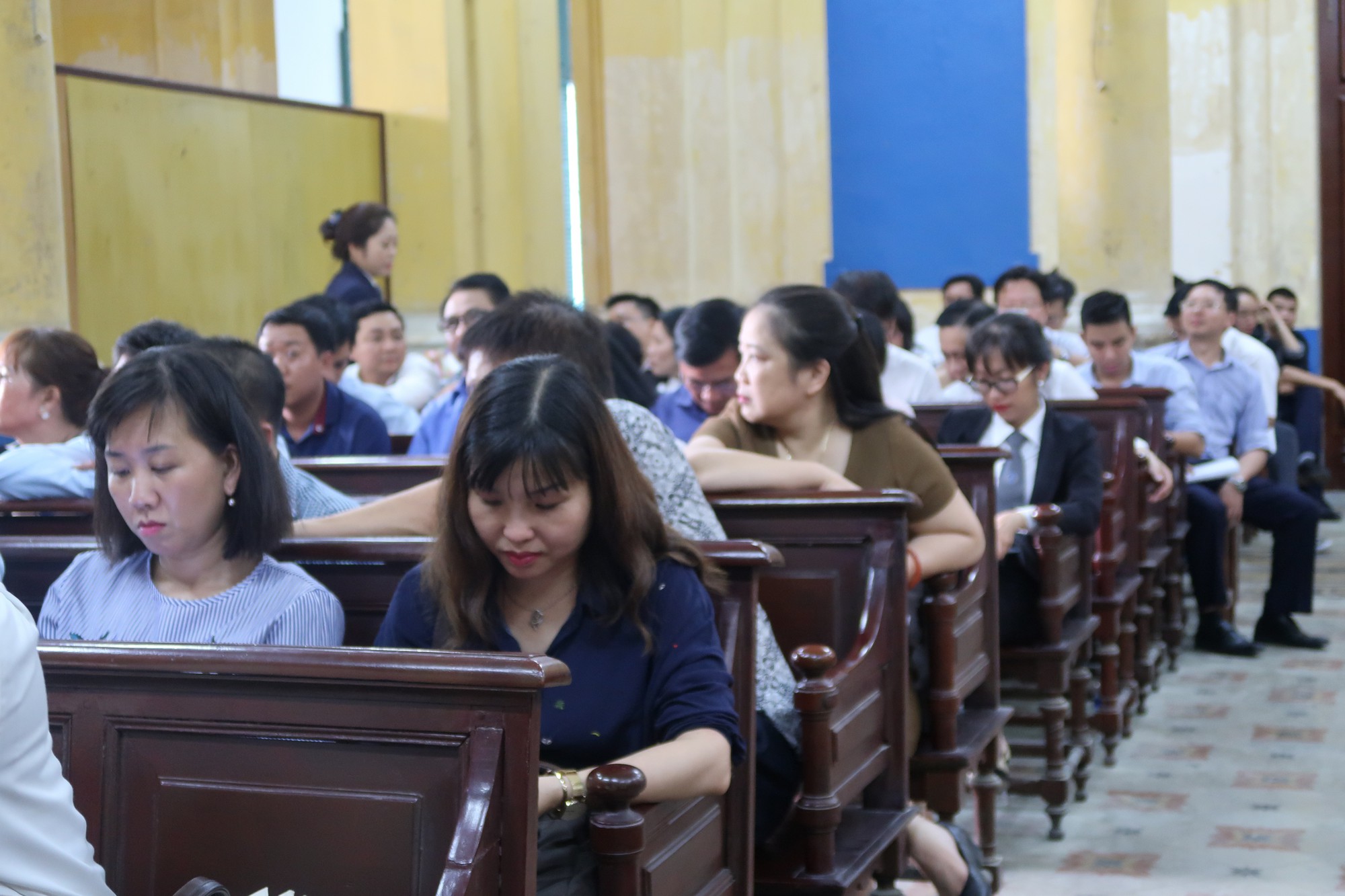 Đại gia Hứa Thị Phấn vắng mặt trong phiên xử Trầm Bê - Ảnh 2.