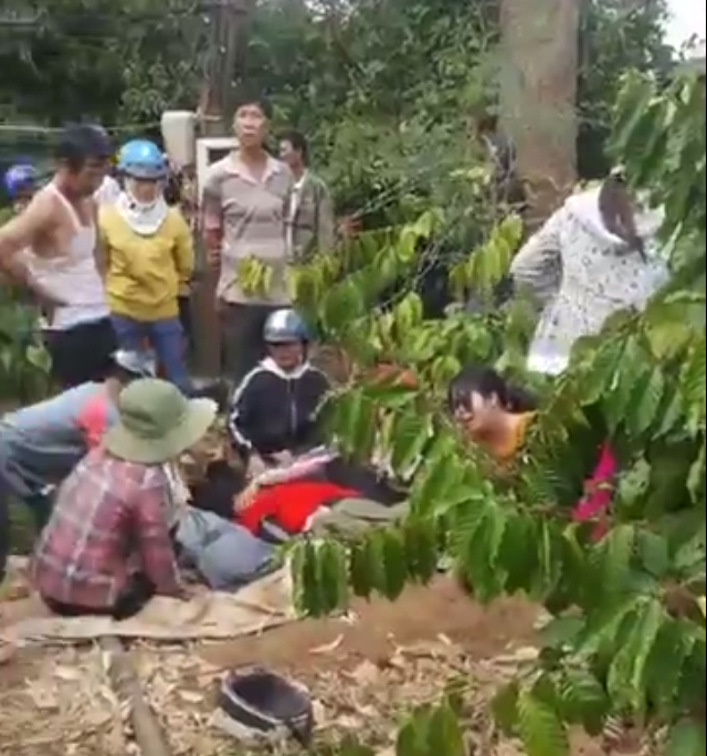 Hai người bị điện giật rơi xuống suối tử vong - Ảnh 1.