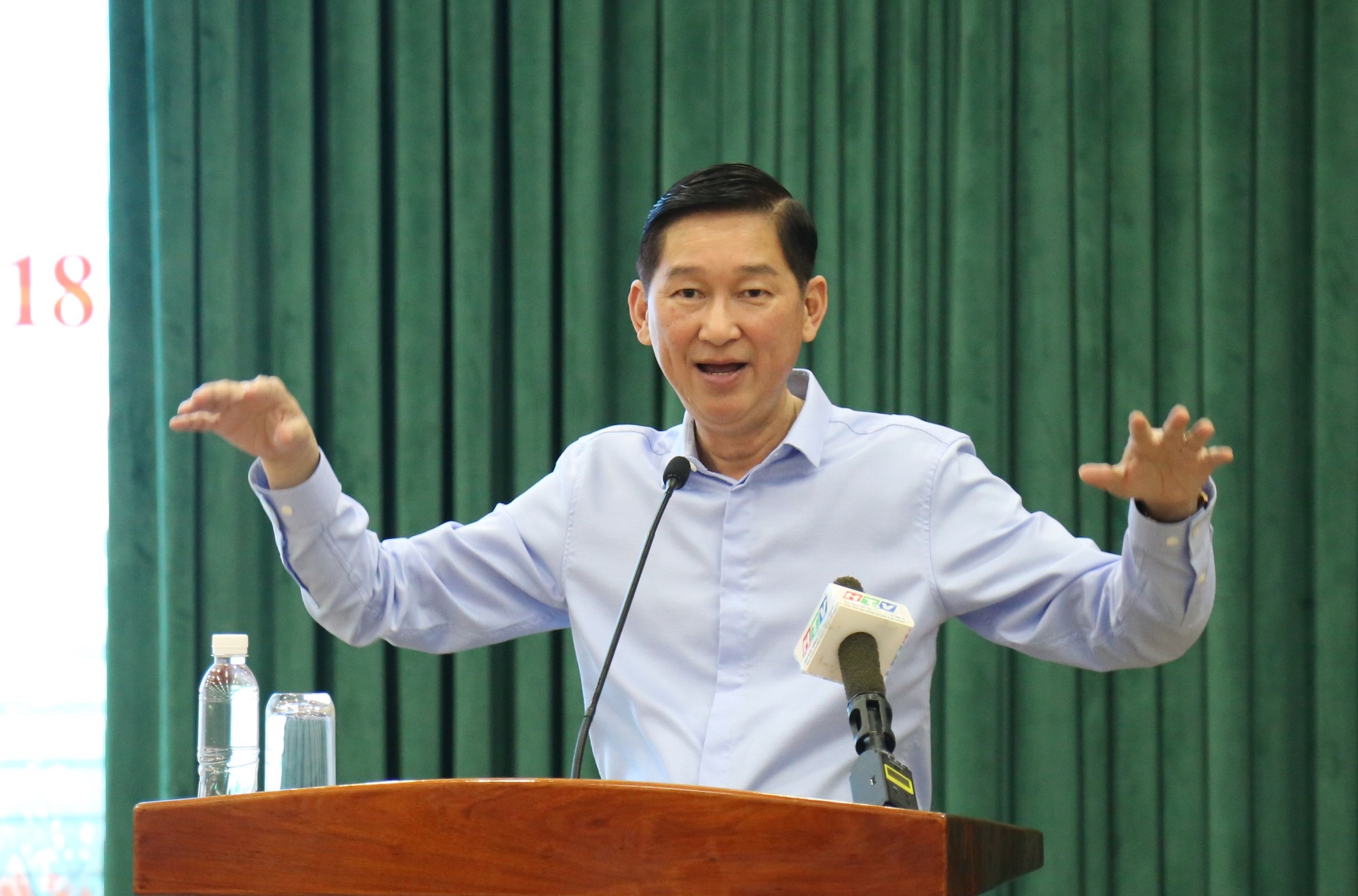 Lãnh đạo TP HCM: Vỉa hè như đất vàng, ai cũng muốn nhảy vào