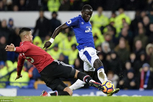 Man United trở lại ng&ocirc;i nh&igrave;, Mourinho đ&aacute; xo&aacute;y Scholes - Ảnh 4.
