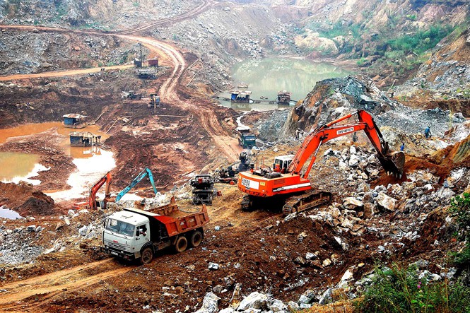Xuất khoáng sản sang Trung Quốc với giá rẻ mạt