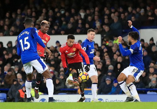 Man United trở lại ng&ocirc;i nh&igrave;, Mourinho đ&aacute; xo&aacute;y Scholes - Ảnh 2.