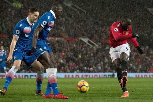 Lập 3 si&ecirc;u phẩm, Man Unitedđ&egrave; bẹp Stoke City ở Old Trafford - Ảnh 6.