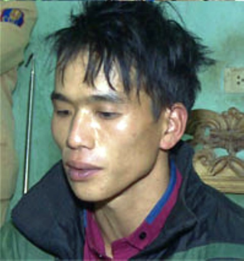Thấy cảnh s&aacute;t, vứt xe m&aacute;y, n&eacute;m 6 b&aacute;nh heroin v&agrave; 6 kg ma t&uacute;y đ&aacute; bỏ chạy - Ảnh 1.
