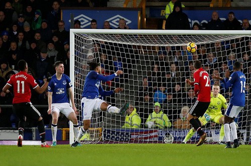 Man United trở lại ng&ocirc;i nh&igrave;, Mourinho đ&aacute; xo&aacute;y Scholes - Ảnh 5.