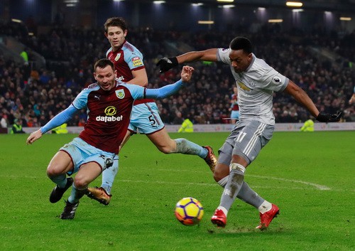 Nhấn chìm Newcastle, Man City thách thức sân cỏ Anh - Ảnh 5.