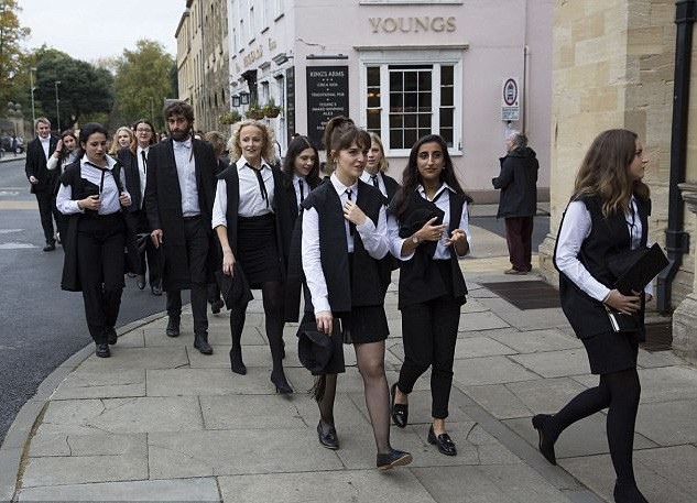 ĐH Oxford tăng thời gian thi to&aacute;n v&igrave; sinh vi&ecirc;n nữ - Ảnh 1.