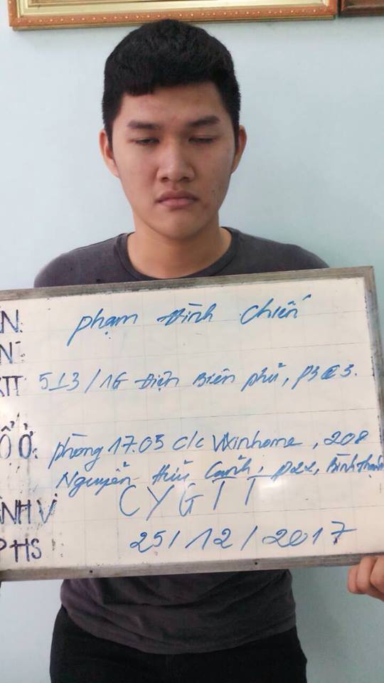 X&ocirc;ng v&agrave;o trụ sở PC45 C&ocirc;ng an TP HCM đ&aacute;nh người tơi tả - Ảnh 1.