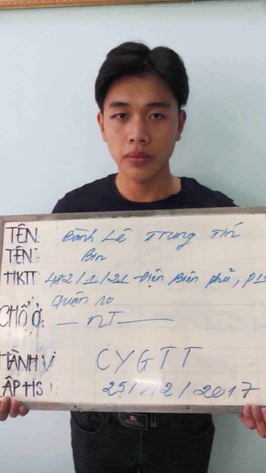 X&ocirc;ng v&agrave;o trụ sở PC45 C&ocirc;ng an TP HCM đ&aacute;nh người tơi tả - Ảnh 5.