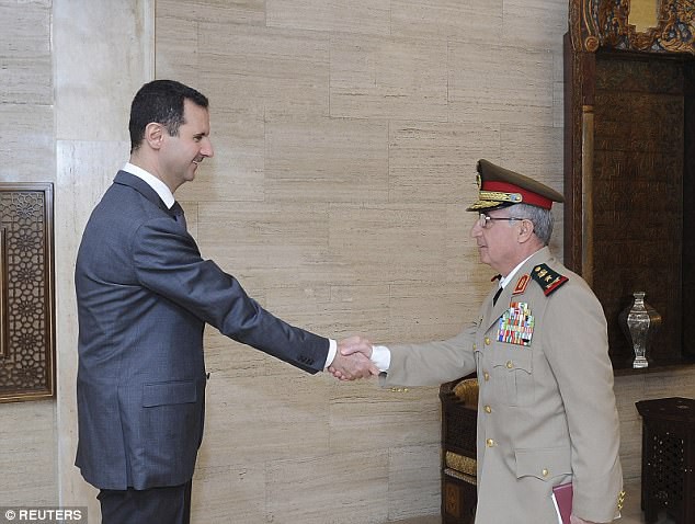 Tổng thống Assad bất ngờ thay bộ trưởng quốc phòng