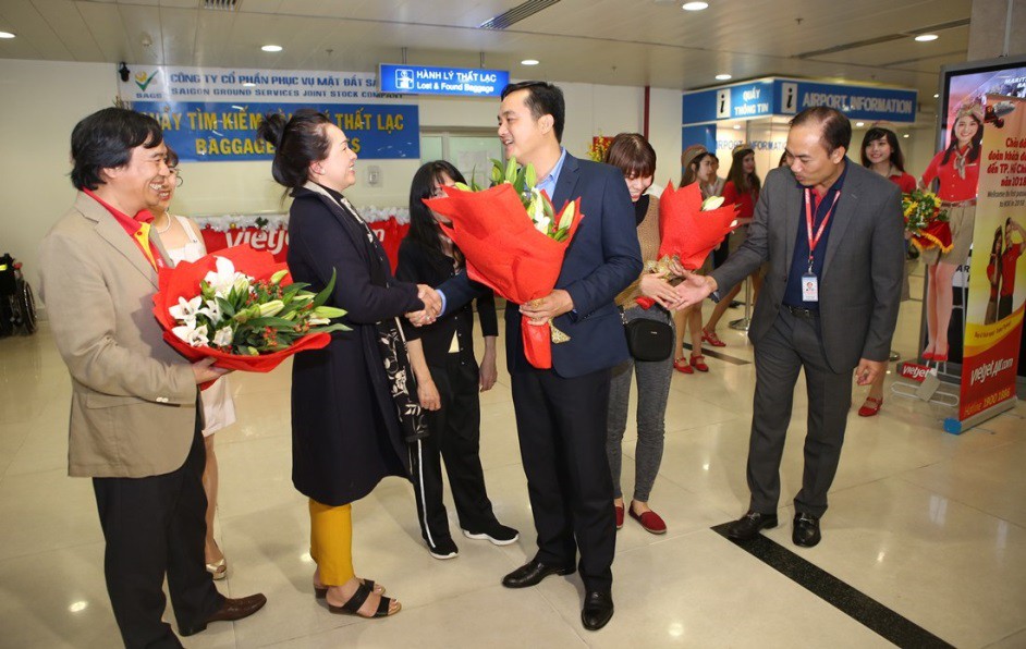 Vietjet tưng bừng ch&agrave;o đ&oacute;n những h&agrave;nh kh&aacute;ch đầu ti&ecirc;n năm 2018 - Ảnh 1.