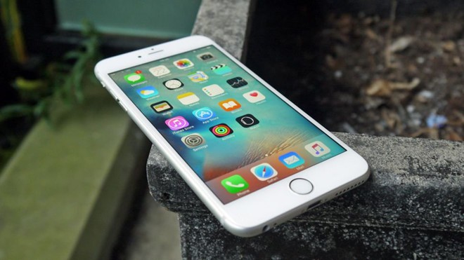 Người dùng iPhone đời cũ tại VN được đổi pin nếu máy chậm - Ảnh 1.