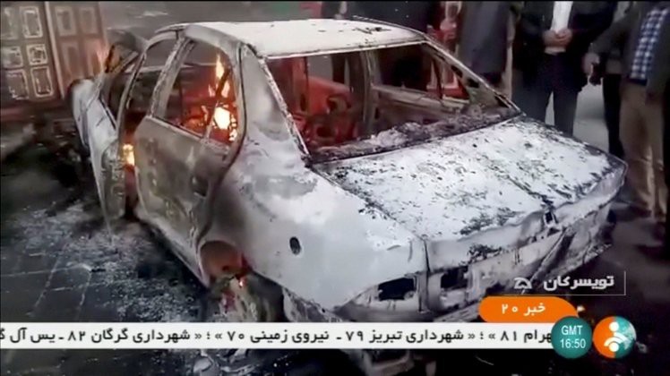 Iran: Cố trộm s&uacute;ng cảnh s&aacute;t, 6 người biểu t&igrave;nh thiệt mạng - Ảnh 1.