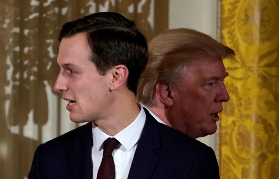Tiết lộ động trời trong "cuốn sách biết tuốt về nhà Trump"