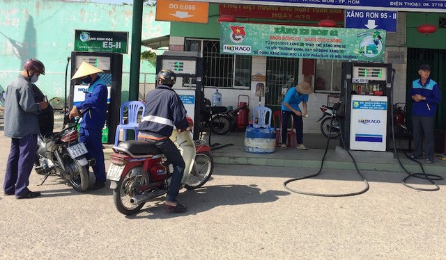 Khách hàng mở lòng, lượng xăng E5 bán ra tăng gấp 30 lần - Ảnh 1.