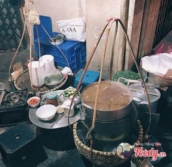 Gánh phở ‘kỳ lạ’ chỉ bán lúc nửa đêm nhưng khách vẫn mê mệt