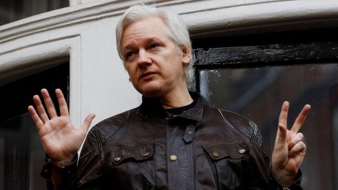 Ecuador và Assange: Bỏ thì thương, vương thì tội?