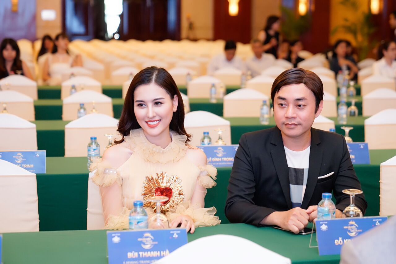 Cuộc hội ngộ giữa người đẹp biển và á hoàng trang sức - Ảnh 3.