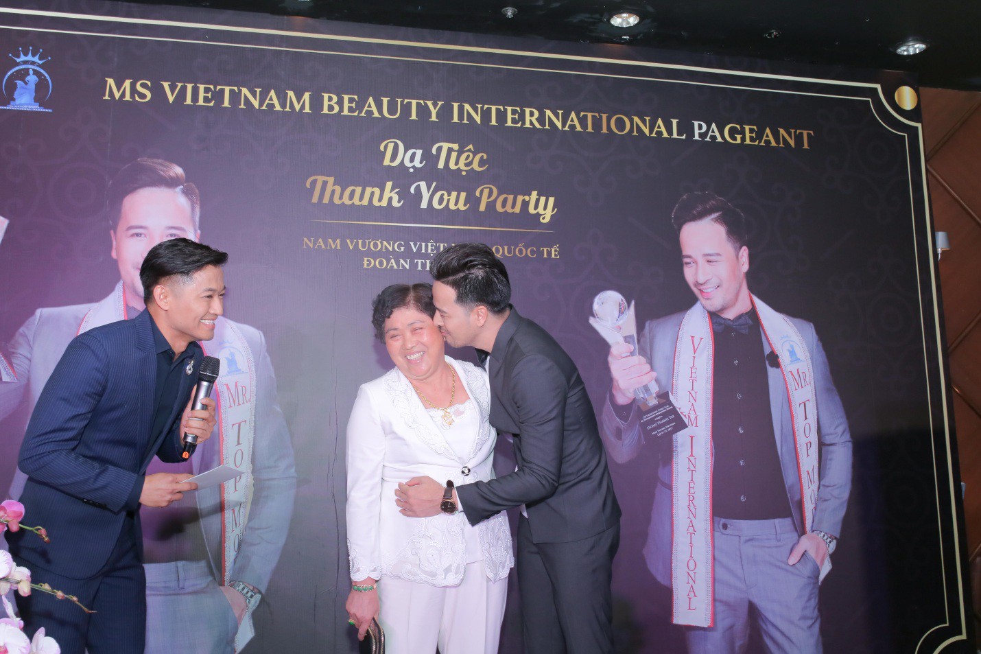 Đo&agrave;n Thanh T&agrave;i - Qu&yacute; B&igrave;nh b&aacute;n tranh g&acirc;y quỹ từ thiện - Ảnh 2.