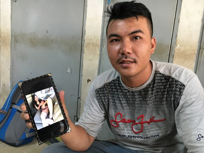 Chồng đỡ đẻ cho vợ ngay trên xe ở Sài Gòn